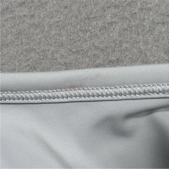 Lululemon Nulux Racerback Cropped Tank  Women’s Xsmall (0/2) Vapor Light Gray - Picture 9 of 10